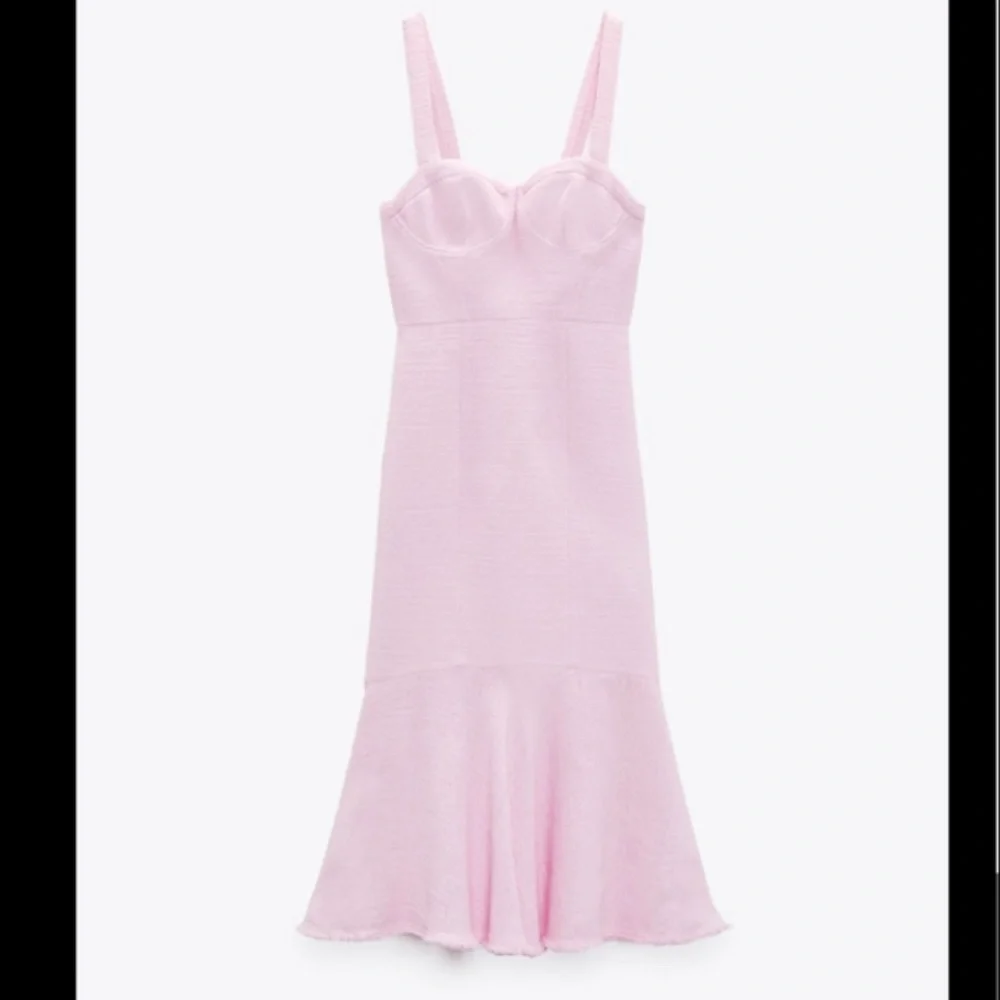 🩷 TEXTURED RUFFLED DRESS - Picture 10 of 14